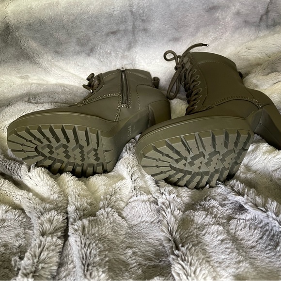 Olive green high heel lace up combat boots size 6.5 brand is Guess - Picture 3 of 6